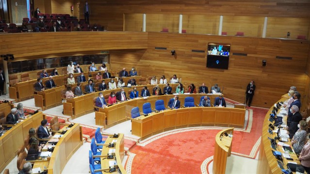 Sete novos deputados e deputadas toman posesión dos seus escanos no Parlamento de Galicia